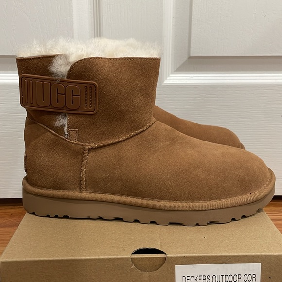 UGG Chestnut Mini Bailey Logo Strap NEW Size 9. - Picture 5 of 8